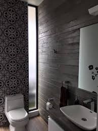 50 small bathrooms si estas buscando inspiración para espacios reducidos, checa estos 50 hermosos baños pequeños en diferentes estilos! Decoracion De Banos En Gris Y Blanco Simplythinkshabby