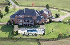 Celebrity Homes In Us Selling At Bargain Prices Celebrity Houses Celebrity Mansions Mansions