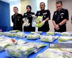 Passengers who will be denied entry if they do not wear masks. Polis Rampas Dadah Rm1 5 Juta