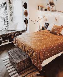 Oct 07, 2020 · this bedroom, for example, makes good use of a pair of lovely vintage nightstands and a pair of old suitcases given new life with a coat of bright blue paint. Retro Vintage Decoration The Secrets For A Better Interior Design Warm Bedroom Room Decor Bedroom Home Decor