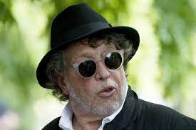 We did not find results for: Szomoru Hirt Kozolt A Legendas Magyar Enekes Osszetortek A Rajongok Hazai Sztar Femina