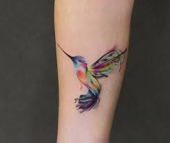 Das tattoo kolibri gilt als ein mainstreamtattoo für frauen, obwohl viele männer es auch gerne haben. Pin Auf Tattoo Modelle