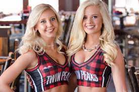 Twin peaks breastaurant waitresses sue over unwanted touching and discrimination. Twin Peaks Breastaurant Waitresses Sue Over Unwanted Touching And Discrimination Eater Chicago