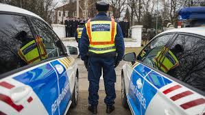 One rendőrség care behind some cones. Index Belfold Hazudik A Rendorseg A Tulorapenzekrol