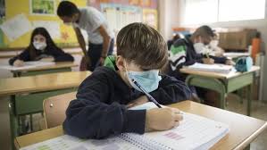 Anta la disparada de casos de covid y la viralización del coronavirus en los colegios, la ciudad de toronto, la más importante de canadá, decidió ponerle fin por el momento a las clases presenciales. Covid Asi Sera El Proximo Curso Escolar En Andalucia Clases Presenciales Siempre Y Mascarilla En Clase Y El Recreo