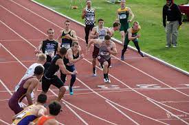 An acceleration zone may be used in relay races where the incomingcompetitor is running legs of 200 meters (220 yards) or less in the assigned lane.when this is permitted, competitors electing to use this option shall be positionedentirely within the limits of the acceleration and exchange zones. 4x400 M Relay Exchange Zone David Devore Flickr