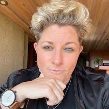 Carrie Briggs's Instagram, Twitter & Facebook