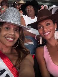 Sabrina Lewis (@bribrisweet) • Instagram photos and videos