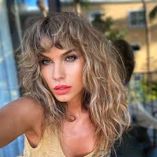 Cat music is the main player in the romanian music industry. Exclusiv CaÈ›i Bani Ia Anna Lesko Pentru Participarea La Ferma Are Unul Dintre Cele Mai Mari Onorarii De La Emisiunea Pro Tv Ului Impact