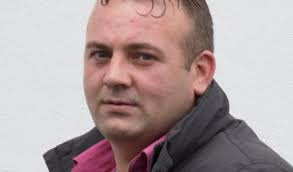 Man with 132 convictions who slashed brother in neck gets suspended  sentence