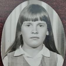 De cuando era niña de edad (porque sigo siendo niña de grande): feliz,  risueña (a veces un poco seria) y soñadora. A todos los niños y niñas en su  día ¡felicidades! 🙌🏻🙌🏻🙌🏻🙌🏻🙌🏻