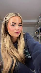 Andrea Yetman's Instagram, Twitter & Facebook