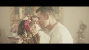 Wir warten ja schon alle auf die traumhochzeit von vanessa mai und ihrem verlobten andreas. Song Mit Xavier Naidoo Vanessa Mai Heiratet Im Musikvideo Ein Zweites Mal
