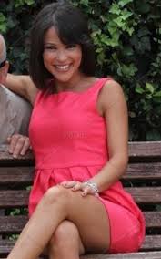 Dopo essersi diplomata al liceo artistico, ha sempre lavorato nel mondo dello spettacolo. Gemma Favia