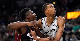 Victor Wembanyama dunk spawns viral meme of awestruck Thomas Bryant