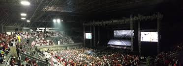 Bertempat di tennis indoor senayan jakarta, christina menggelar konsernya. Artsani S Ikon 2018 Continue Tour Jakarta Tennis Indoor Senayan
