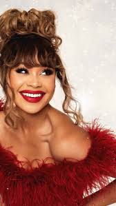 Baaaaaaaby, this Christmas tree is finna GO UP! 🤍🙌🏽 I can’t wait any  longer! For Holiday bookings, email evviemckinneybooking@gmail.com 🎄☃️❄️