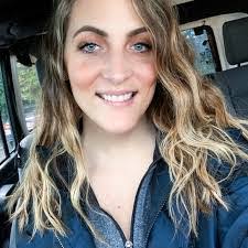 Anne Arneson's Instagram, Twitter & Facebook