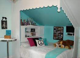 Top 12 easy wall decorating ideas that can help you dress up your walls: Pin By Beth Howard On Favorite Places Spaces Bonus Room Bedroom Slanted Wall Bedroom Slanted Walls