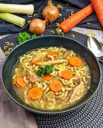 Huhnersuppe Klassisch Das Einfache Rezept Huhnersuppe Rezept Rezepte Omas Rezepte