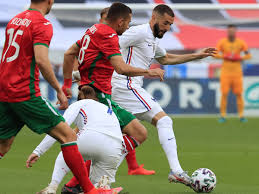 Benzema vroeg een kleine tien minuten voor het einde van de eerste helft om een wissel en ging naar het gras. Qzxobn3lqifzem