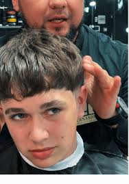 Corte de cabello escolar para niños en Chile