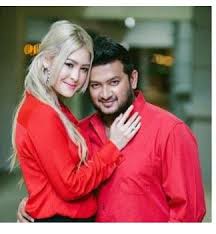 Trending tv 27.724 views10 months ago. Datuk Paduka Kaiser Gurmeet Eina Azman Bengang Suami Di Kata Tak Kacak Seiras Ebby Yus Eina Mendirikanrumah Tangga Dengan Ahli Perniagaan Datuk Paduka Kaiser Gurmeet Harden Abdullah Pada 31 Ogos 2014 Jyoeclun