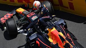 Charles leclerc started front of the grid, with the brit in the second slot and max verstappen starting third. Utpzv9mccrci6m
