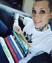 Mikołajki minęły, to trzeba już chyba pomyśleć o przygotowaniach do Świąt  😈. A przynajmniej wybrać jakieś przepisy i ufortyfikować dom, żeby nie  wybuch, jak będę potem próbowała je zrealizować 😂😎 PS Wy