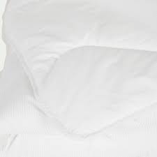 Couette très fine et très légère pour l'été, housse en polyester microfibre et garnissage la couette sleepling basic 100 légère et très fine est parfaite pour dormir au frais l'été et. Couette Ete Legere Et Fine 140x200 Cm Summer 140x200 Cm La Selection Ventes Privees Alinea