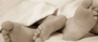 Karena baru pertama kali dilakukan ada baiknya jangan berharap berlebihan. Beragam Cara Melakukan Malam Pertama Dan Manfaatnya