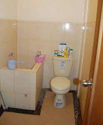 Ukurannya yang luas menjadi sebuah kelebihan. 17 Contoh Desain Kamar Mandi Ukuran 1x1 Terbaru 2021 Rumahpedia