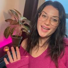 This vocal exercise is good for sooo many things!, It trains your breath  support, transitioning into mixed voice and head voice, training registers,  training agility, loosening and warming up of the ...