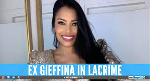 Scoppiando in un pianto senza fine, i pensieri mi tormentavano. Carolina Marconi Rivela Il Suo Dramma Ho Un Tumore Ho Paura Delle Chemio