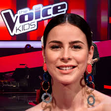 During the blind auditions these coaches will turn around in their chairs when they hear a performer, who is between the age of 8 and 14, they want in their team. Lena Meyer Landrut Sat 1 Hammer The Voice Kids Wechselt Jury Aus People