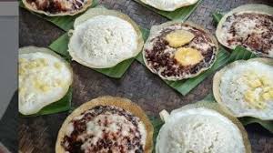 Awalnya kue serabi tepung beras yang berasal dari bandung ini disajikan dengan dua cara yakni dengan menggunakan kuah gula atau menggunakan toping oncom saja. Kenalan Dengan Laklak Kembaran Serabi Yang Cuma Ada Di Bali