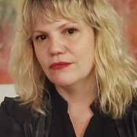 PDF) Inserções feministas em circuitos expositivos: curadoria ativista em  espaços universitários