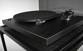 Rega rp3 turntable with dustcover, elys2 cartridge, rb303tonearm (white). Rega Planar 3 Zstereo