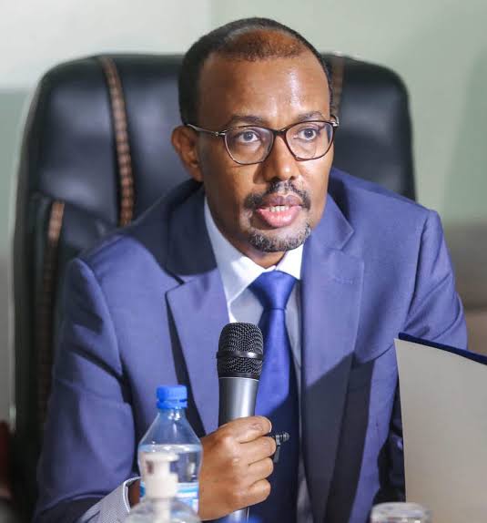 Puntland haddii ay Somaliya ka goosato ma jiri doonto Somaliya danbe.” Wasiirkii hore Arrimaha Dibada Somaliya Cabdisaciid.