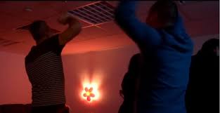 Avtor, besedilo in aranžma skladbe: Se MÄresc Amenzile Pentru Cei Care Fac Zgomot La Bloc