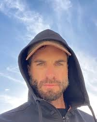 How do I look guys😊