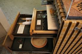 Transitorisch bezeichnet das vorübergehende, nur kurz andauernde eines zustandes; Transitorisches Museum