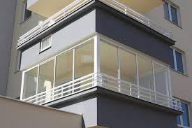 The benefits of apartment patio screen enclosures. Balcony Glass Copal