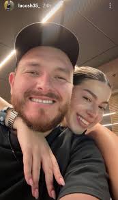 Alejandro Kirk sharing a wholesome moment with his wife ❤️⚾️