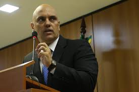 Na entrevista de estreia, o reitor dialogou com o ministro alexandre de moraes, de maneira jovial, sobre diversos assuntos, tais como: Amb Apoia Indicacao De Moraes Para O Stf Jota Info