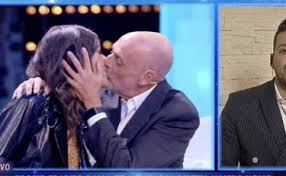 Paolo brosio e la fidanzata maria laura de vitis, ospiti, stasera, di live non è la d'urso, si confronta con diego granese (video) Paolo Brosio Preso Per I Fondelli Dalla Baby Fidanzata Ho L Audio Che Lo Dimostra Una Prova Agghiacciante Libero Quotidiano