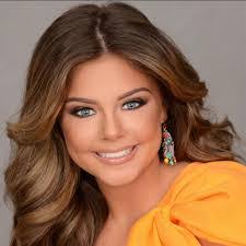 Lori Shelton's Instagram, Twitter & Facebook