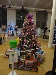 Games And Snicker Huge Bar Decorated Christmas Tree Raffle Christmas Tree Christmas Tree Decorations Tree