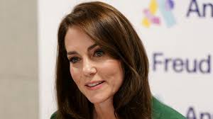 Kate Middleton è stata in coma per complicazioni". L'indiscrezione che ha  fatto infuriare il Palazzo reale