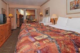 The front desk has multilingual staff on hand 24/7 to help with dry cleaning/laundry, tours or tickets, and luggage storage. Ptarmigan Inn In Banff Alberta Kanada Ski Wild West